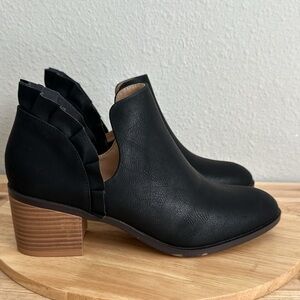 Journee Collection Womens Lennie Booties Stacked Heel Slip-on new 
Black